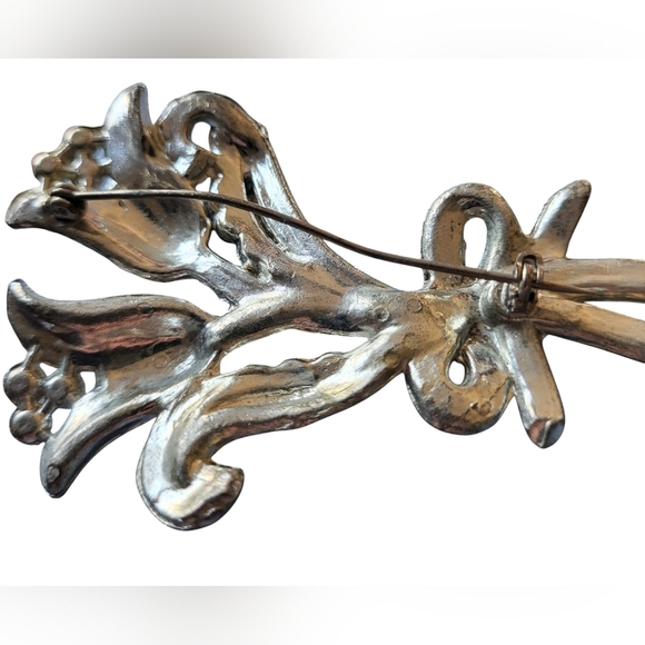 Vintage Large Floral Silver Tone And Rhinestone With Bow Detail Brooch - Picture 2 of 3